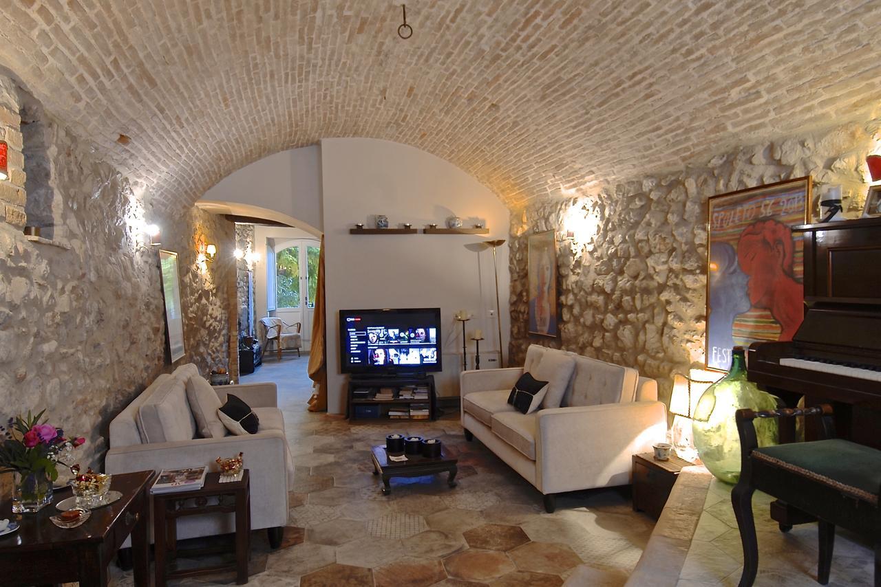 Palazzo Sant'Angelo Bed and Breakfast Σπολέτο Εξωτερικό φωτογραφία